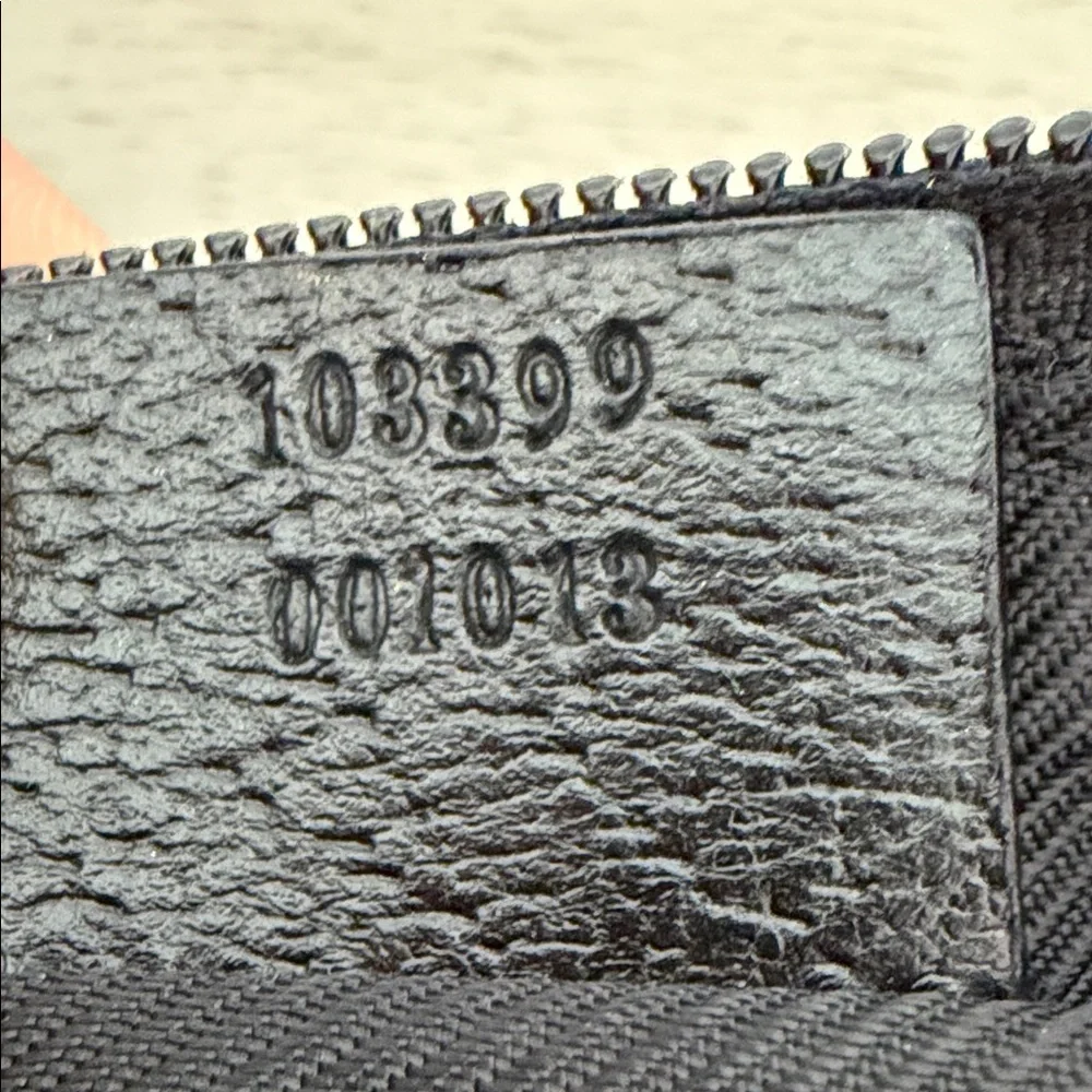 Gucci Black GG Canvas Shoulder Bag - Picture 9 of 11